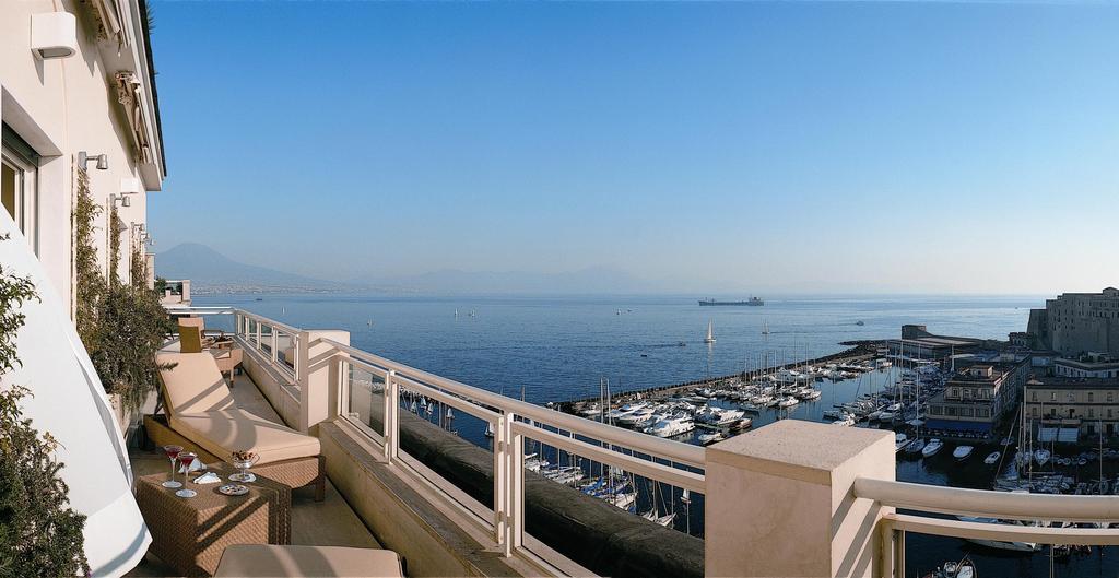 Grand Hotel Vesuvio Νάπολη Εξωτερικό φωτογραφία View of the port of Naples from the hotel