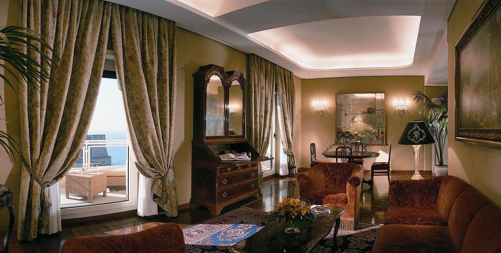 Grand Hotel Vesuvio Νάπολη Εξωτερικό φωτογραφία A suite at the hotel