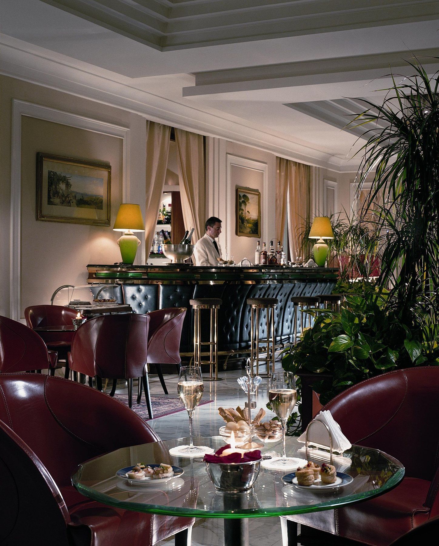 Grand Hotel Vesuvio Νάπολη Εστιατόριο φωτογραφία The bar at the Westin Palace, Milan