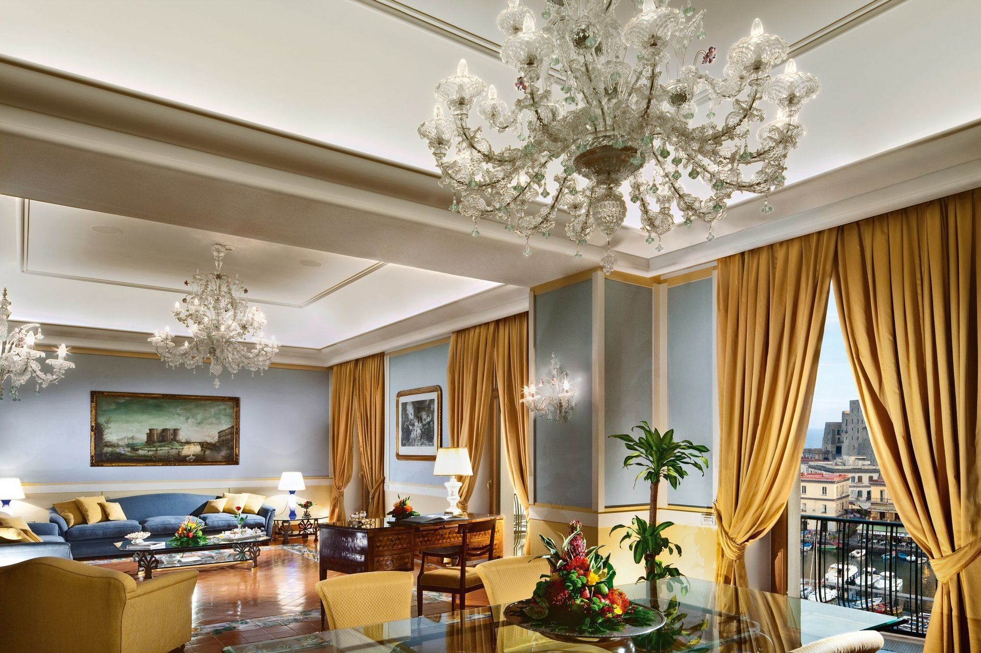Grand Hotel Vesuvio Νάπολη Δωμάτιο φωτογραφία A suite at the Excelsior