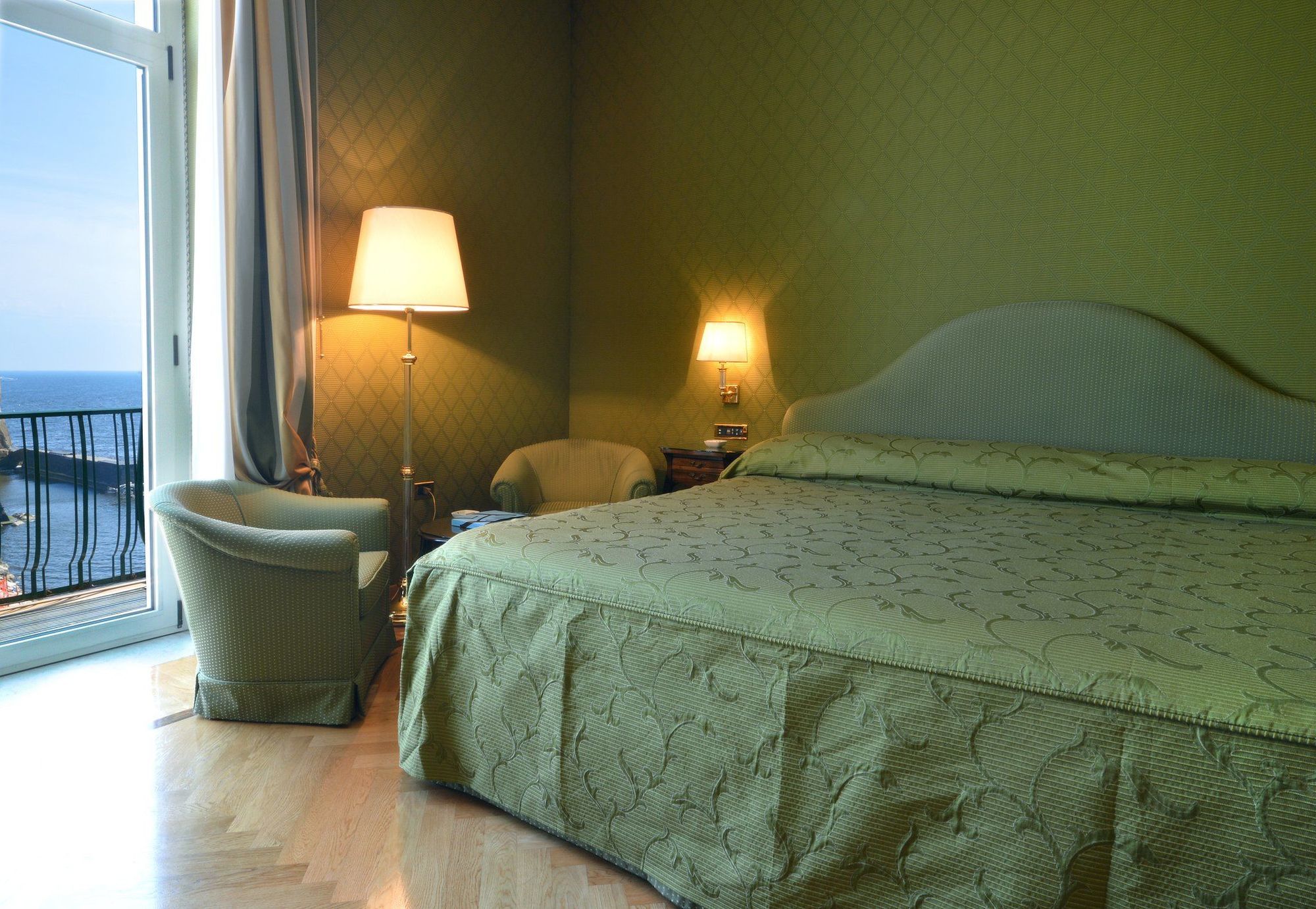 Grand Hotel Vesuvio Νάπολη Δωμάτιο φωτογραφία A bedroom