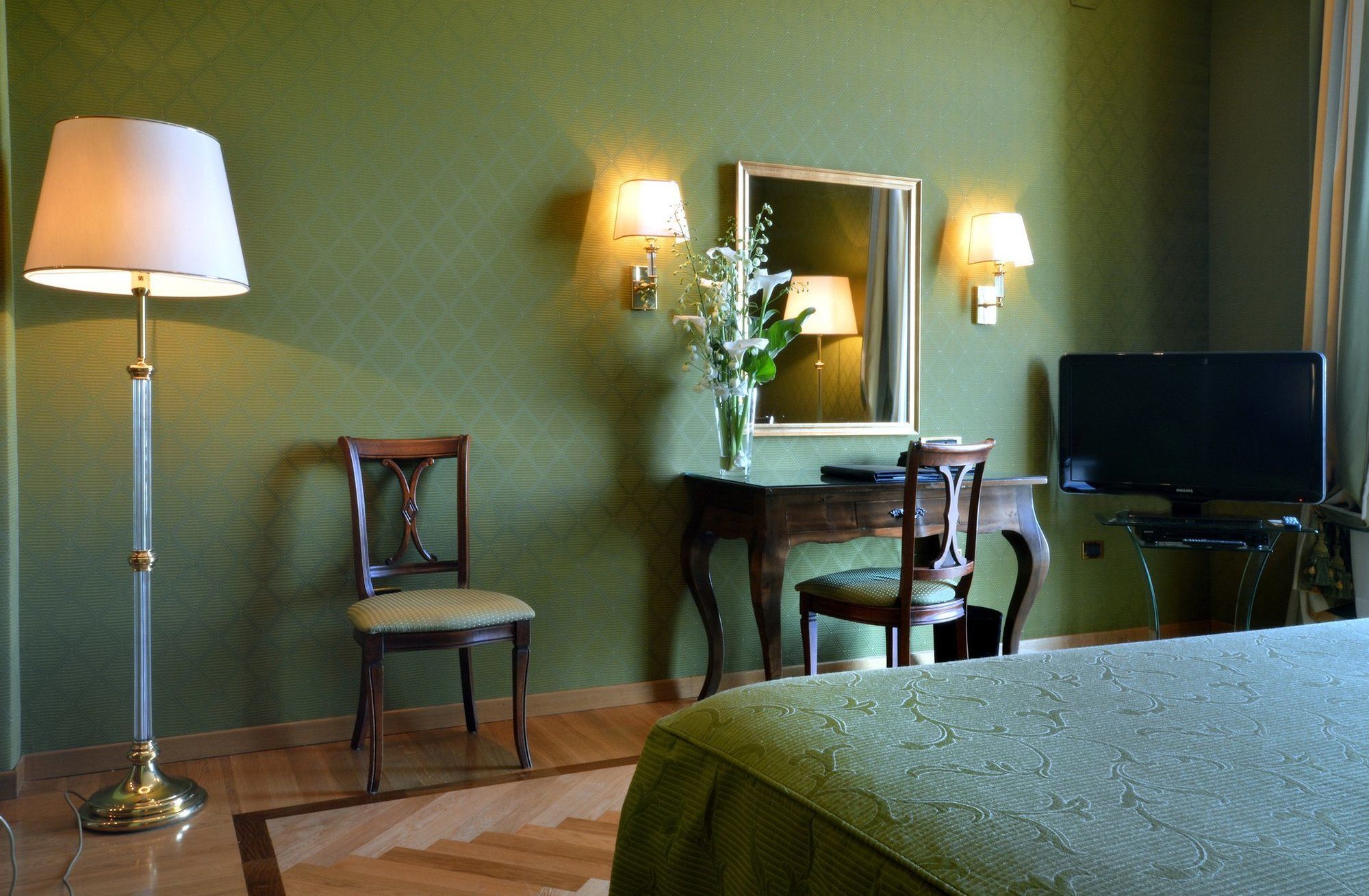 Grand Hotel Vesuvio Νάπολη Δωμάτιο φωτογραφία A room at the hotel