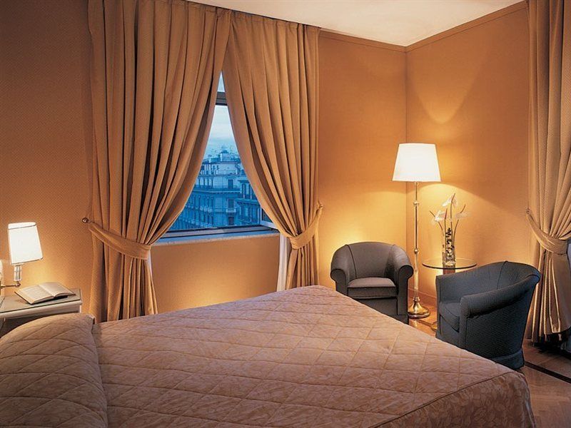 Grand Hotel Vesuvio Νάπολη Εξωτερικό φωτογραφία A bedroom at the hotel