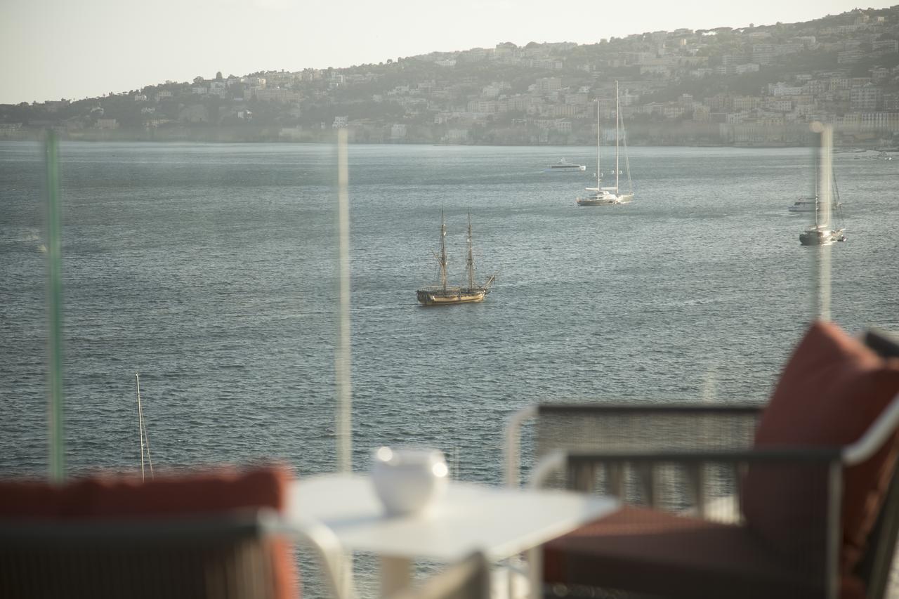 Grand Hotel Vesuvio Νάπολη Εξωτερικό φωτογραφία View of the bay from the hotel