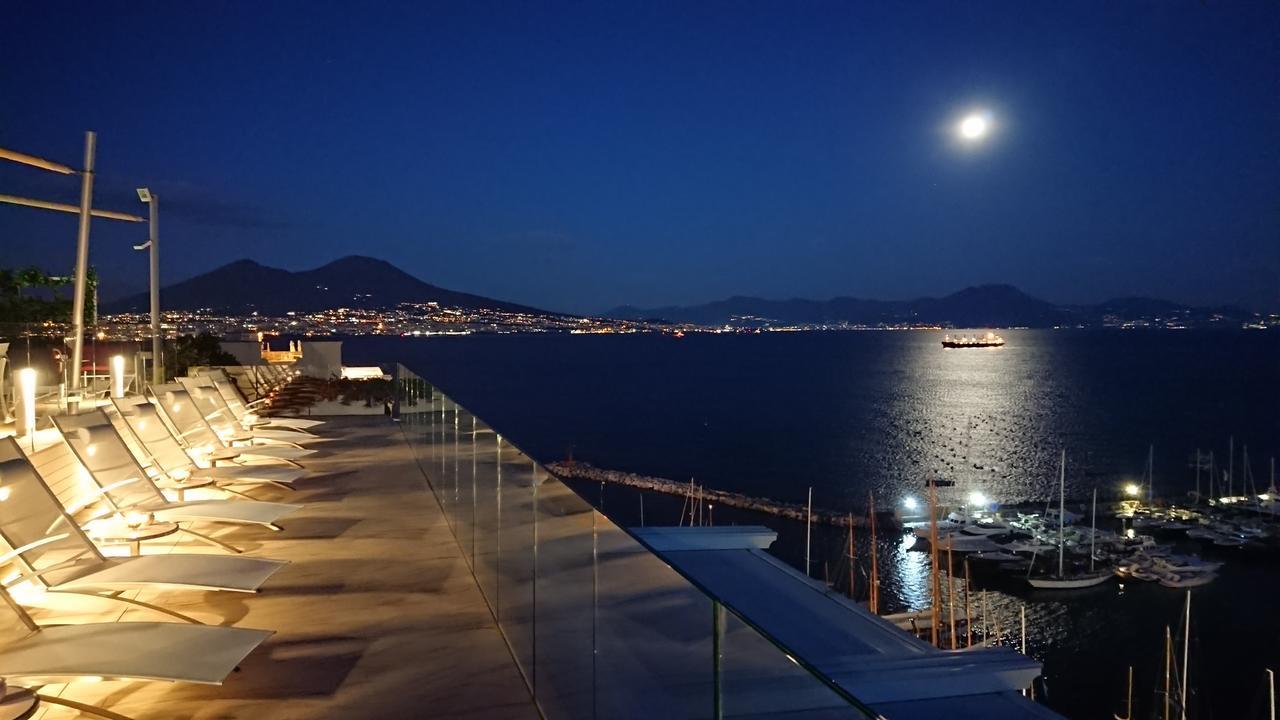 Grand Hotel Vesuvio Νάπολη Εξωτερικό φωτογραφία View of the Gulf of Naples from the hotel