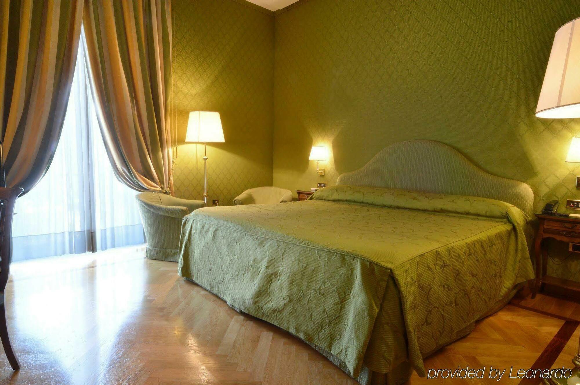 Grand Hotel Vesuvio Νάπολη Δωμάτιο φωτογραφία A bedroom